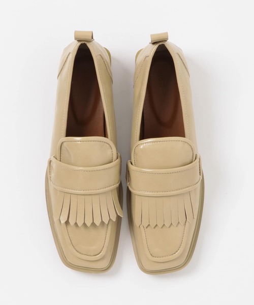 KBF（ケイビーエフ）の「アシンメトリートゥタッセルローファー（ローファー・レディース・ベージュ/ブラック・38/37/36）」の17枚目の写真