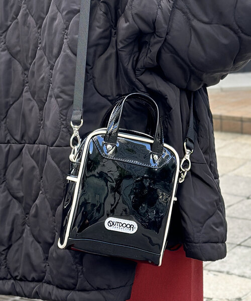 OUTDOOR PRODUCTS（アウトドアプロダクツ）の「エナメルミニショルダー（ショルダーバッグ・レディース・ブラック/ブラウン・FREE）」の2枚目の写真