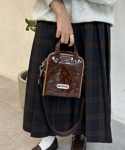 OUTDOOR PRODUCTS（アウトドアプロダクツ）の「エナメルミニショルダー（ショルダーバッグ・レディース・ブラック/ブラウン・FREE）」の8枚目の写真