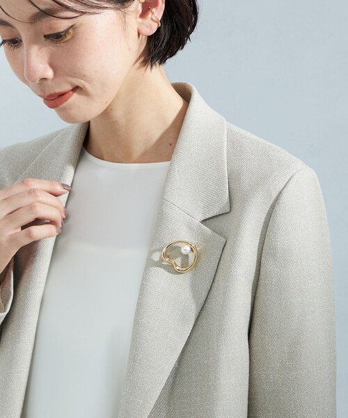 green label relaxing(グリーンレーベルリラクシング)の「フェイクパールコンビ ブローチ(ブローチ/コサージュ・レディース・ゴールド/シルバー・FREE)」の4枚目の写真