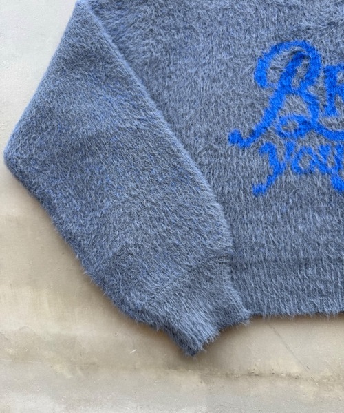 SHAGGIE（シャギー）の「フェザーヤーンソフトタッチロゴボリュームニット（ニット/セーター・レディース・ホワイト/ライトグレー/チャコールグレー・FREE）」の4枚目の写真