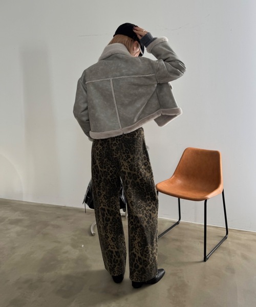 SHAGGIE（シャギー）の「フェザーヤーンソフトタッチロゴボリュームニット（ニット/セーター・レディース・ホワイト/ライトグレー/チャコールグレー・FREE）」の9枚目の写真