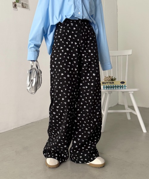 SOLLON.（ソルロン）の「小花柄ワイドパンツ（その他パンツ・レディース・ブラック/クリーム・M）」の11枚目の写真