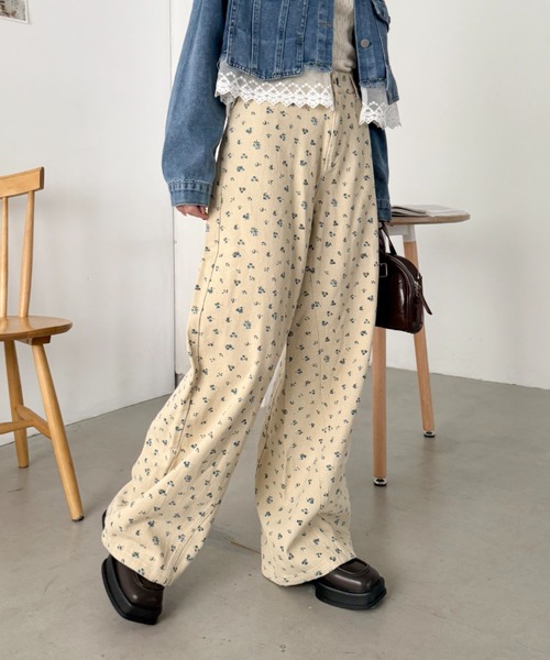 SOLLON.（ソルロン）の「小花柄ワイドパンツ（その他パンツ・レディース・ブラック/クリーム・M）」の4枚目の写真