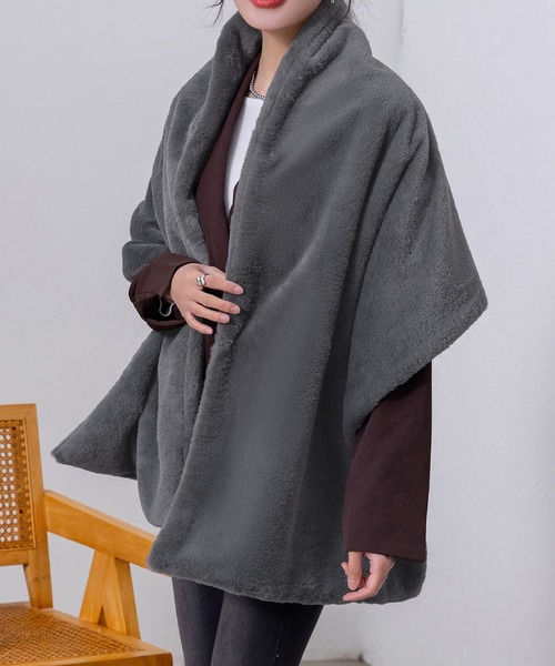 DAY CLOSET（デイ クローゼット）の「レディース オケージョンにも使える4WAY大判ボリュームフェイクファーストール（ストール/ショール・レディース・グレー/ブラック/ブラウン/ベージュ・ONE SIZE）」の15枚目の写真