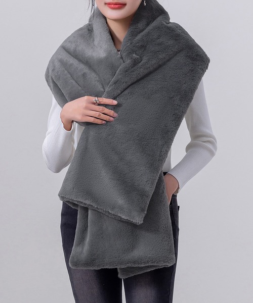 DAY CLOSET（デイ クローゼット）の「レディース オケージョンにも使える4WAY大判ボリュームフェイクファーストール（ストール/ショール・レディース・グレー/ブラック/ブラウン/ベージュ・ONE SIZE）」の12枚目の写真