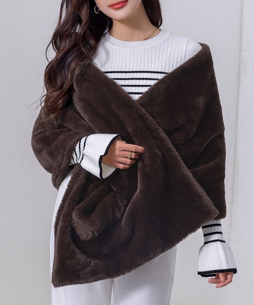 DAY CLOSET（デイ クローゼット）の「レディース オケージョンにも使える4WAY大判ボリュームフェイクファーストール（ストール/ショール・レディース・グレー/ブラック/ブラウン/ベージュ・ONE SIZE）」の20枚目の写真