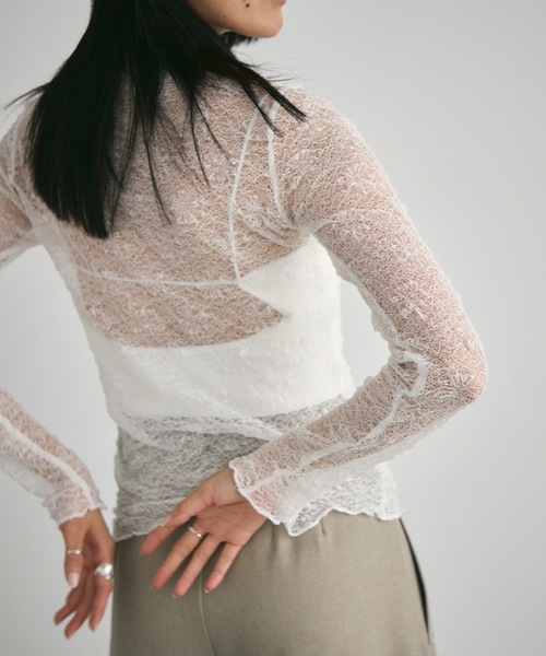 Lutim by u(ルチバイユー)の「Bottole neck lace tops/ボトルネックレーストップス(Tシャツ/カットソー・レディース・アイボリー/ブラック・FREE)」の1枚目の写真