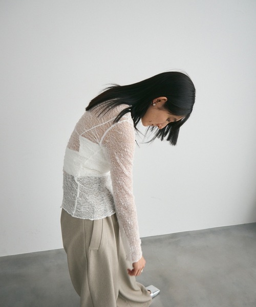 Lutim by u(ルチバイユー)の「Bottole neck lace tops/ボトルネックレーストップス(Tシャツ/カットソー・レディース・アイボリー/ブラック・FREE)」の10枚目の写真