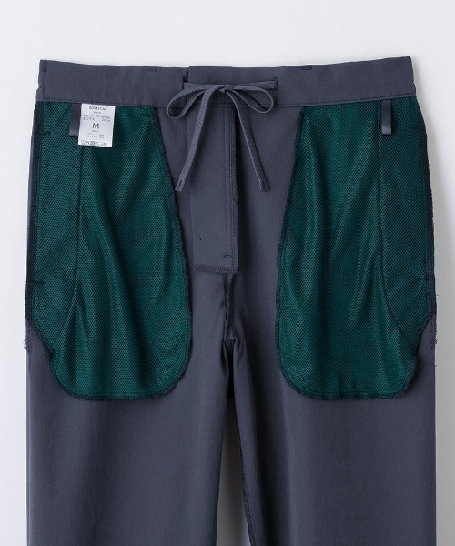 BODY WILD(ボディーワイルド)の「BODY WILD by BEAMS DESIGN ストレッチナイロン ロングパンツ 前開き仕様(その他パンツ・メンズ・ブラック/ネイビー・LARGE/MEDIUM)」の17枚目の写真