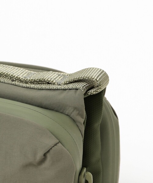 Topologie(トポロジー)の「Topologie / Bottle Sacoche M【バッグ単体】(ショルダーバッグ・レディース・ブルー/ブラック/オリーブ・ONE SIZE)」の14枚目の写真