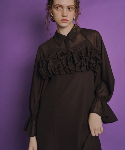 et.UNiVER(エトユニベール)の「Frill shirt layered dress(ドレス・レディース・チャコール/ブラウン/スモークピンク/ブラック・MEDIUM)」の3枚目の写真