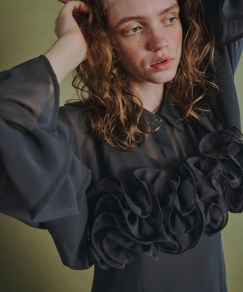 et.UNiVER(エトユニベール)の「Frill shirt layered dress(ドレス・レディース・チャコール/ブラウン/スモークピンク/ブラック・MEDIUM)」の17枚目の写真