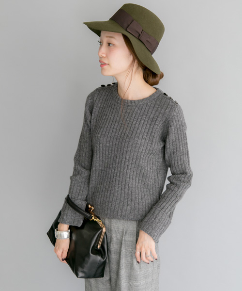 URBAN RESEARCH（アーバンリサーチ）の「UR 肩釦リブニットプルオーバー（ニット/セーター・レディース・ブラウン/オフホワイト/グレー・FREE）」の3枚目の写真