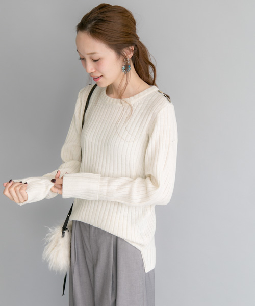 URBAN RESEARCH（アーバンリサーチ）の「UR 肩釦リブニットプルオーバー（ニット/セーター・レディース・ブラウン/オフホワイト/グレー・FREE）」の2枚目の写真