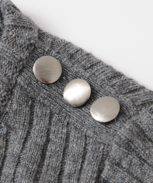 URBAN RESEARCH（アーバンリサーチ）の「UR 肩釦リブニットプルオーバー（ニット/セーター・レディース・ブラウン/オフホワイト/グレー・FREE）」の12枚目の写真