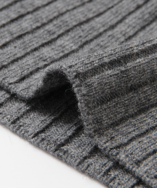 URBAN RESEARCH（アーバンリサーチ）の「UR 肩釦リブニットプルオーバー（ニット/セーター・レディース・ブラウン/オフホワイト/グレー・FREE）」の15枚目の写真