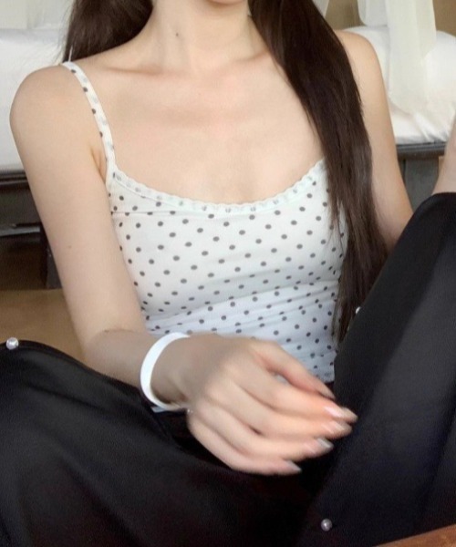 Mejoul(メジュール)の「ドット柄キャミソール(キャミソール・レディース・ホワイト/ブラック・F)」の4枚目の写真