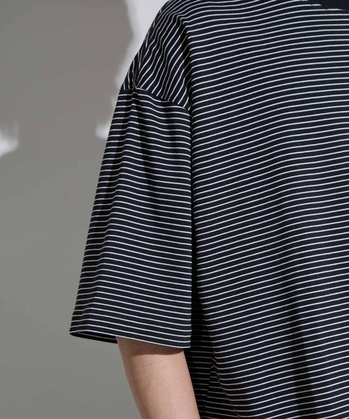 SLICK(スリック)の「【SLICK/スリック】Micro Border Drawstring T-Shirt / マイクロボーダードローストリングTシャツ /オーバーサイズ シルエット / ヘビーウェイト(Tシャツ/カットソー・メンズ・キナリ/ブラック/ブラウン/ブラック系その他・1/2/3)」の20枚目の写真