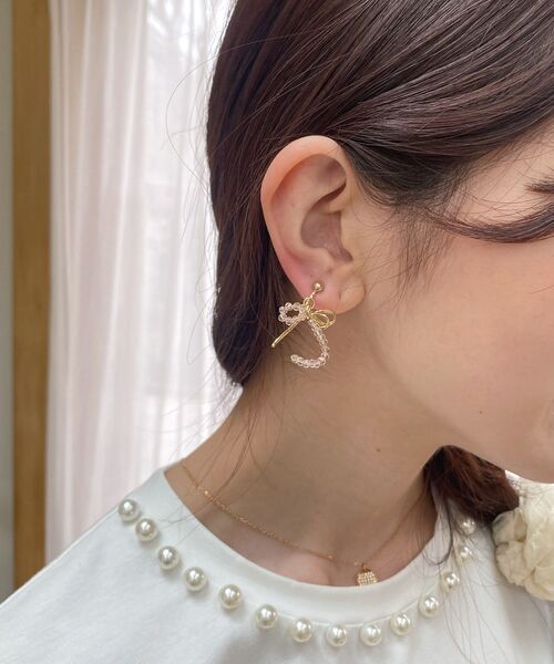 MAJESTIC LEGON（マジェスティックレゴン）の「ビーズモチーフイヤリング（イヤリング・レディース・オフホワイト/ピンク・FREE）」の3枚目の写真