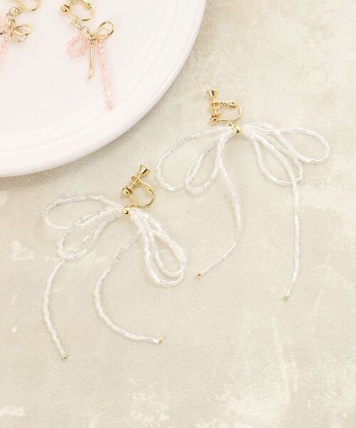 MAJESTIC LEGON（マジェスティックレゴン）の「ビーズモチーフイヤリング（イヤリング・レディース・オフホワイト/ピンク・FREE）」の4枚目の写真