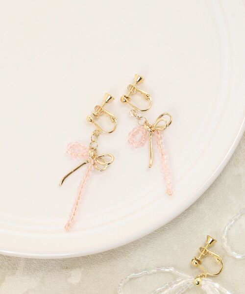 MAJESTIC LEGON（マジェスティックレゴン）の「ビーズモチーフイヤリング（イヤリング・レディース・オフホワイト/ピンク・FREE）」の5枚目の写真