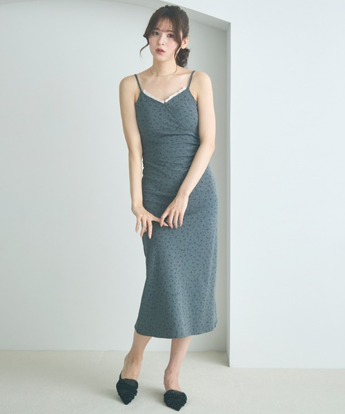 Olu.(オルドット)の「カップ付きフラワープリントワンピース(ワンピース・レディース・アイボリー/グレー・FREE)」の2枚目の写真