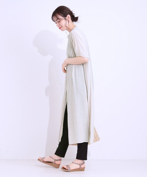 SHOO・LA・RUE（シューラルー）の「さらさら ドビーギャザー シャツワンピース（ワンピース・レディース・ネイビー/ダークブラウン/ナチュラル・04/03/02/01）」の13枚目の写真