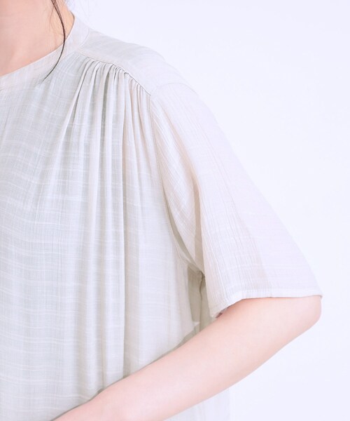 SHOO・LA・RUE（シューラルー）の「さらさら ドビーギャザー シャツワンピース（ワンピース・レディース・ネイビー/ダークブラウン/ナチュラル・04/03/02/01）」の20枚目の写真