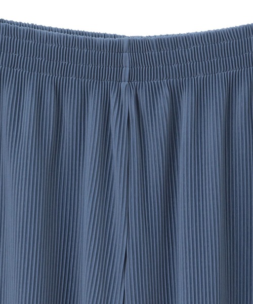 SOFFITTO（ソフィット）の「クリスタルプリーツ無地セットアップ(取り扱い店舗限定)（Tシャツ/カットソー・レディース・ブラック/ブルー/グレイッシュベージュ・FREE）」の5枚目の写真