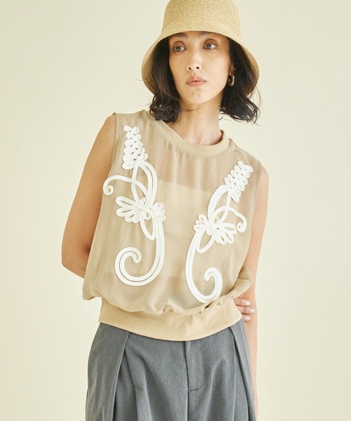 Settimissimo(セッティミッシモ)の「モチーフコード刺繍 シアーノースリーブプルオーバー(Tシャツ/カットソー・レディース・グレー/ブラック/ベージュ・FREE)」の1枚目の写真