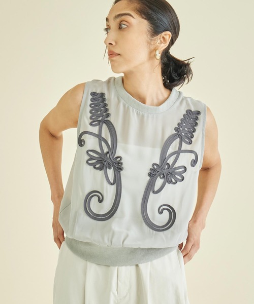Settimissimo(セッティミッシモ)の「モチーフコード刺繍 シアーノースリーブプルオーバー(Tシャツ/カットソー・レディース・グレー/ブラック/ベージュ・FREE)」の11枚目の写真