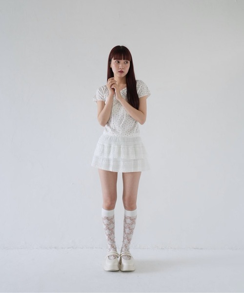 Uenui（ウニュイ）の「【 cunii 】 フローラル ルーシュド リボン トップ（シャツ/ブラウス・レディース・ホワイト/ベージュ系・FREE）」の6枚目の写真