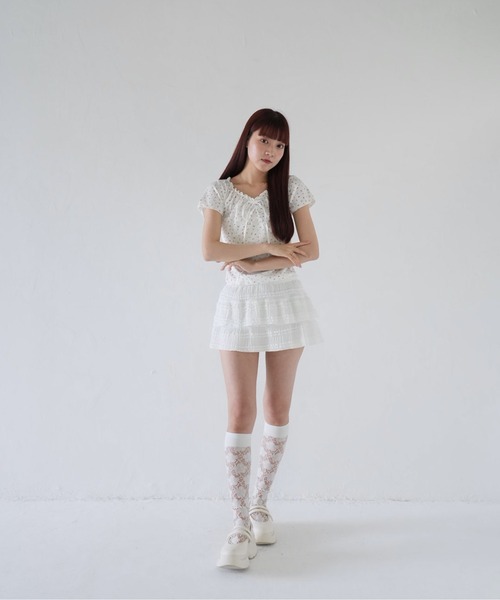 Uenui（ウニュイ）の「【 cunii 】 フローラル ルーシュド リボン トップ（シャツ/ブラウス・レディース・ホワイト/ベージュ系・FREE）」の11枚目の写真