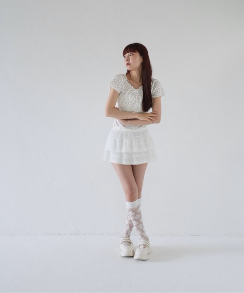 Uenui（ウニュイ）の「【 cunii 】 フローラル ルーシュド リボン トップ（シャツ/ブラウス・レディース・ホワイト/ベージュ系・FREE）」の14枚目の写真