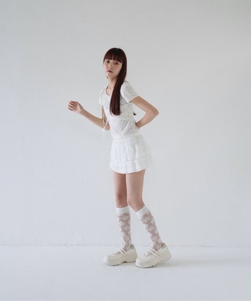 Uenui（ウニュイ）の「【 cunii 】 フローラル ルーシュド リボン トップ（シャツ/ブラウス・レディース・ホワイト/ベージュ系・FREE）」の16枚目の写真