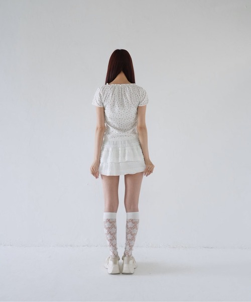 Uenui（ウニュイ）の「【 cunii 】 フローラル ルーシュド リボン トップ（シャツ/ブラウス・レディース・ホワイト/ベージュ系・FREE）」の21枚目の写真