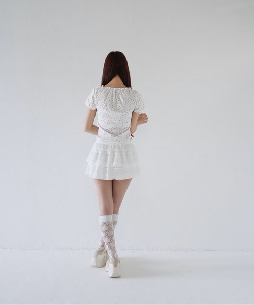 Uenui（ウニュイ）の「【 cunii 】 フローラル ルーシュド リボン トップ（シャツ/ブラウス・レディース・ホワイト/ベージュ系・FREE）」の22枚目の写真