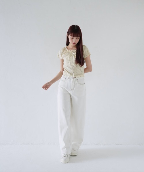 Uenui（ウニュイ）の「【 cunii 】 フローラル ルーシュド リボン トップ（シャツ/ブラウス・レディース・ホワイト/ベージュ系・FREE）」の7枚目の写真