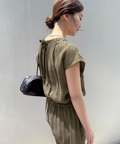 IENA（イエナ）の「《追加2》キュプラギャザーネックオールインワン（つなぎ/オールインワン・レディース・カーキ/ネイビー/ブラック系その他/ブラウン・36/38）」の14枚目の写真