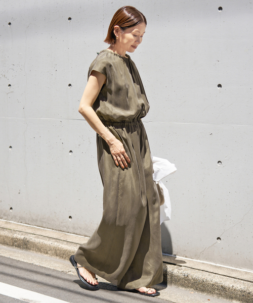 IENA（イエナ）の「《追加2》キュプラギャザーネックオールインワン（つなぎ/オールインワン・レディース・カーキ/ネイビー/ブラック系その他/ブラウン・36/38）」の17枚目の写真