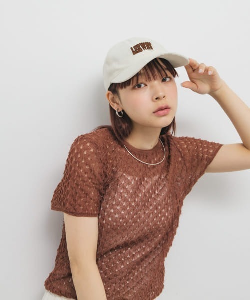 KBF(ケイビーエフ)の「プランプチェーンステッチCAP(キャップ・レディース・アイボリー/グリーン/ブラウン・ONE)」の4枚目の写真