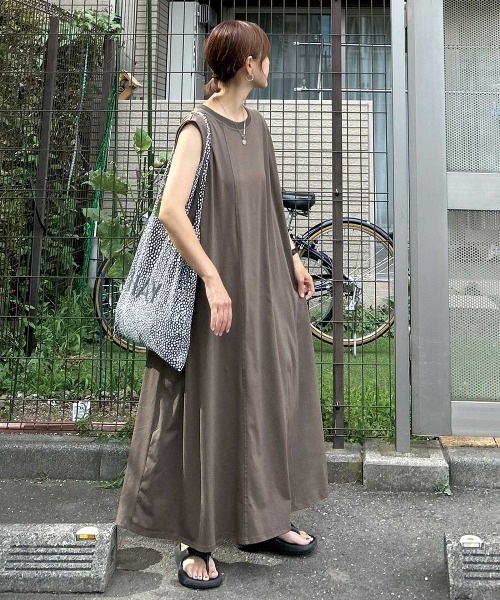 CORNERS by KR（コーナーズバイケーアール）の「【CORNERS by KR】タックロングワンピース（ワンピース・レディース・カーキ/ブラウン/ブラック・L/M）」の3枚目の写真