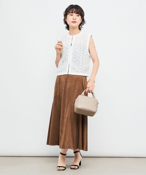 NOLLEY’S(ノーリーズ)の「《手洗い可能》フラワー刺繍生地ベスト(ベスト・レディース・ブラック/オフホワイト・38)」の4枚目の写真