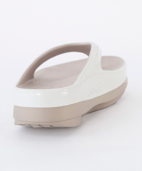 OOFOS(ウーフォス)の「【OOFOS】OOmega Luxe-リカバリーサンダル(サンダル・レディース・ライトベージュ・24/25)」の11枚目の写真