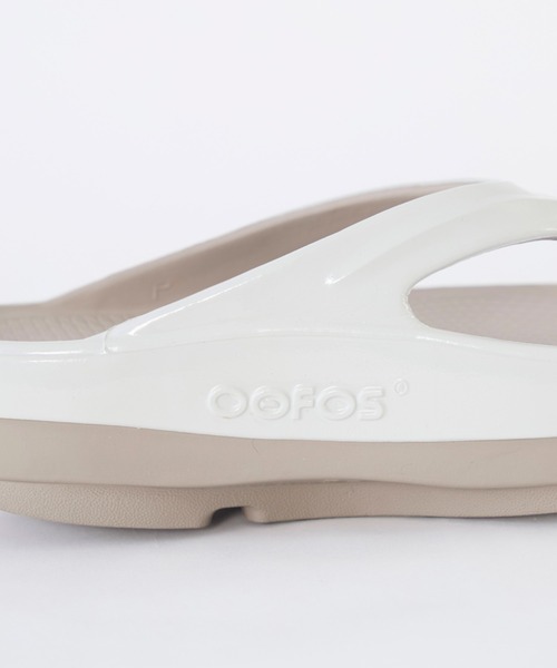 OOFOS(ウーフォス)の「【OOFOS】OOmega Luxe-リカバリーサンダル(サンダル・レディース・ライトベージュ・24/25)」の15枚目の写真