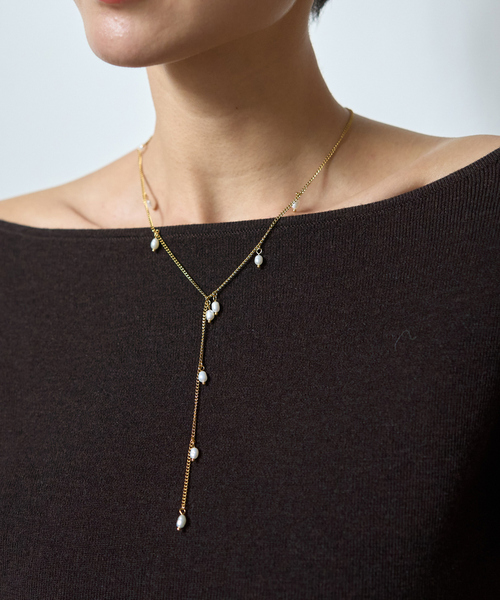 Rouge vif(ルージュヴィフ)の「【PETIT MOMENTS/プティ・モーメント】パールチェーンネックレス Drop Lariat NL(ネックレス・レディース・ゴールド・フリー)」の2枚目の写真