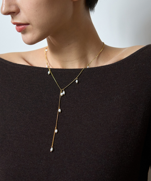 Rouge vif(ルージュヴィフ)の「【PETIT MOMENTS/プティ・モーメント】パールチェーンネックレス Drop Lariat NL(ネックレス・レディース・ゴールド・フリー)」の3枚目の写真