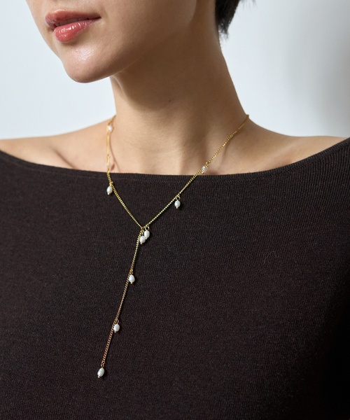 Rouge vif(ルージュヴィフ)の「【PETIT MOMENTS/プティ・モーメント】パールチェーンネックレス Drop Lariat NL(ネックレス・レディース・ゴールド・フリー)」の4枚目の写真