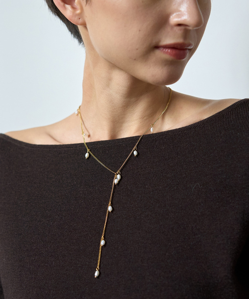 Rouge vif(ルージュヴィフ)の「【PETIT MOMENTS/プティ・モーメント】パールチェーンネックレス Drop Lariat NL(ネックレス・レディース・ゴールド・フリー)」の6枚目の写真